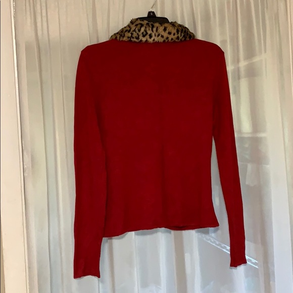 Beautiful sweater - Picture 2 of 4